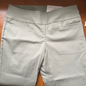 C&B mid rise jade green capris. 4 petite